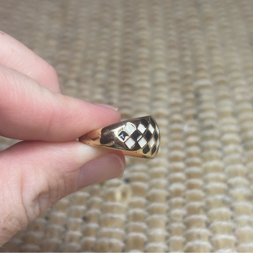 Black and White Checkered Enamel Dome Gold Tone Costume Fashion Ring Size 8 - Picture 4 of 7